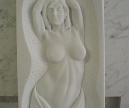 Nudo di Donna in jeans realizzata in marmo bianco di Carrara